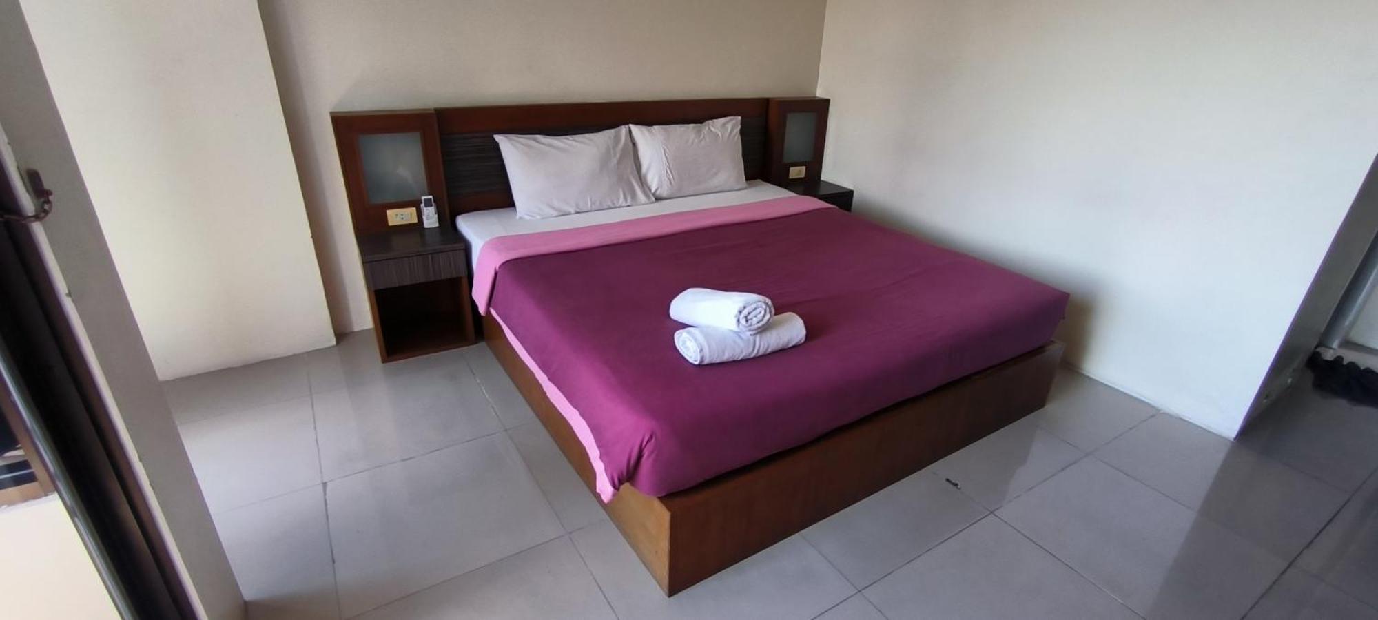 Kanpai Hotel Patong Exterior photo