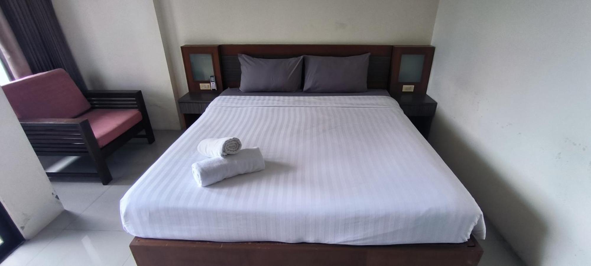 Kanpai Hotel Patong Exterior photo