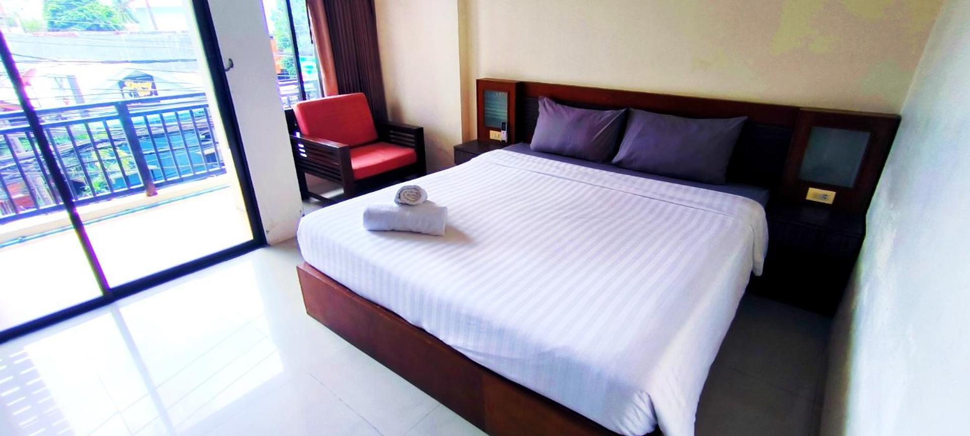 Kanpai Hotel Patong Exterior photo
